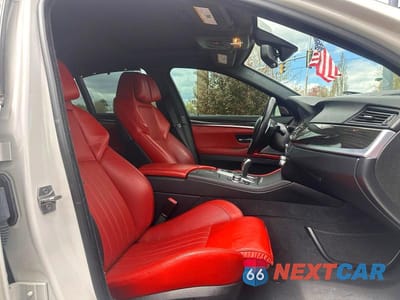 Zdjęcie 9 z 10 samochodu: 2013 BMW M5 VIN:WBSFV9C57DD095641 - miniatura