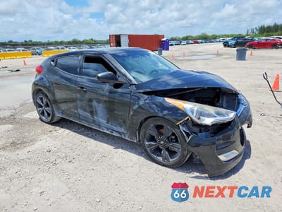Czwarte zdjęcie samochodu z boku: 2017 HYUNDAI VELOSTER VALUE EDITION VIN:KMHTC6AD9HU321219 - miniatura