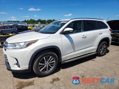 2017 TOYOTA HIGHLANDER XLE 5TDKZRFH5HS193139 - główne zdjęcie licytacji z USA - miniatura