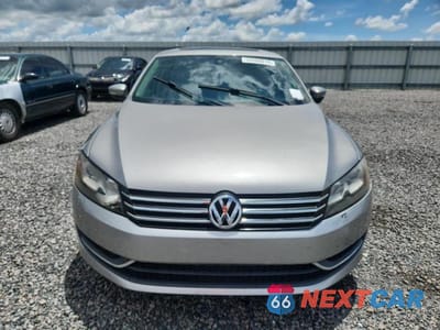 Piąte zdjęcie samochodu w środku: 2014 VOLKSWAGEN PASSAT SE VIN:1VWBT7A32EC057871 - miniatura