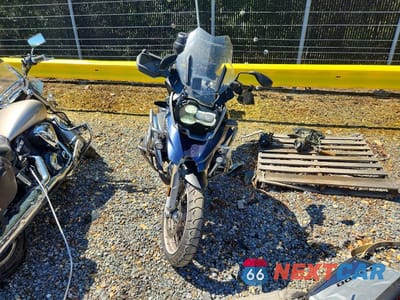 Drugie zdjęcie samochodu z przodu: 2015 BMW R1200 GS VIN:WB10A1102FZ187504 - miniatura