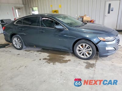 Czwarte zdjęcie samochodu z boku: 2020 CHEVROLET MALIBU LT VIN:1G1ZD5ST5LF031447 - miniatura
