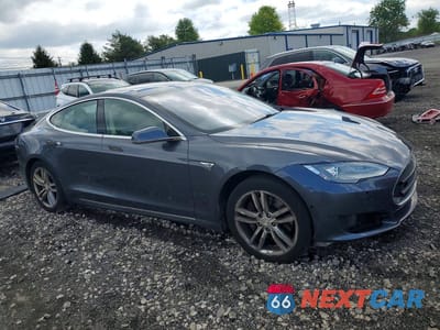 Czwarte zdjęcie samochodu z boku: 2014 TESLA MODEL S VIN:5YJSA1H10EFP62522 - miniatura