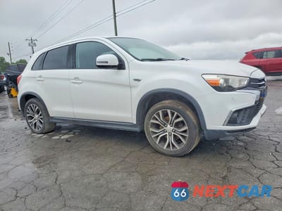 Czwarte zdjęcie samochodu z boku: 2018 MITSUBISHI OUTLANDER SPORT ES VIN:JA4AP3AU9JZ034593 - miniatura