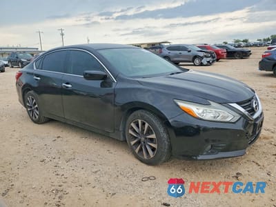 Czwarte zdjęcie samochodu z boku: 2017 NISSAN ALTIMA VIN:1N4AL3AP7HC271212 - miniatura