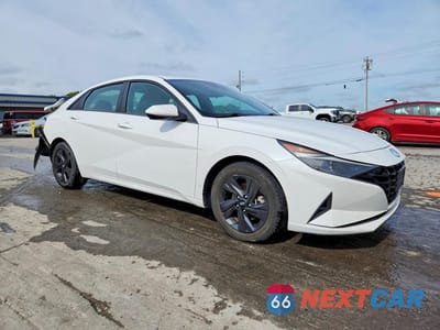 Czwarte zdjęcie samochodu z boku: 2023 HYUNDAI ELANTRA SEL VIN:5NPLM4AG2PH103695 - miniatura