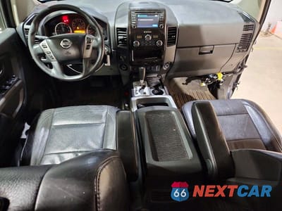 Zdjęcie 8 z 13 samochodu: 2015 NISSAN TITAN SL VIN:1N6AA0EC7FN501853 - miniatura