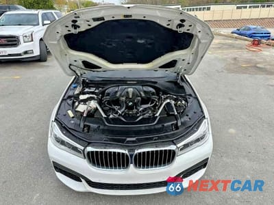 Piąte zdjęcie samochodu w środku: 2019 BMW 750 XI VIN:WBA7F2C52KB240316 - miniatura
