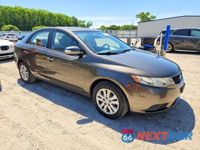 Czwarte zdjęcie samochodu z boku: 2010 KIA FORTE EX VIN:KNAFU4A29A5847834 - miniatura