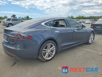 Trzecie zdjęcie samochodu z tyłu: 2015 TESLA MODEL S VIN:5YJSA1E11FF116590 - miniatura