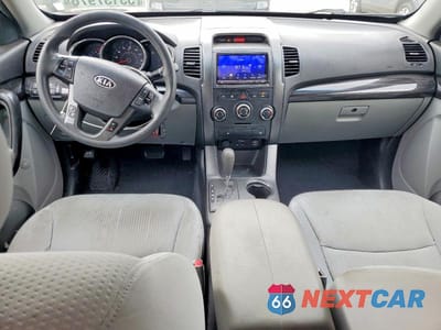 Zdjęcie 8 z 13 samochodu: 2013 KIA SORENTO LX VIN:5XYKTDA23DG334739 - miniatura