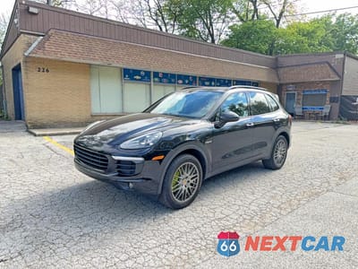 Drugie zdjęcie samochodu z przodu: 2016 PORSCHE CAYENNE SE HYBRID VIN:WP1AE2A29GLA17811 - miniatura