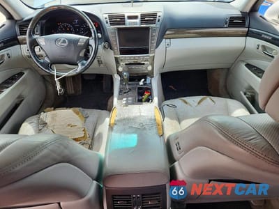 Zdjęcie 8 z 12 samochodu: 2010 LEXUS LS 460 VIN:JTHCL5EF0A5006088 - miniatura