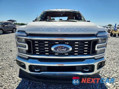 Piąte zdjęcie samochodu w środku: 2023 FORD F350 SUPER DUTY VIN:1FT8W3DM7PEC57153 - miniatura