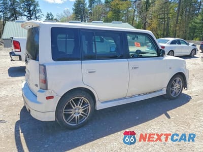 Trzecie zdjęcie samochodu z tyłu: 2005 TOYOTA SCION XB VIN:JTLKT324X50180181 - miniatura