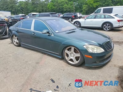 Czwarte zdjęcie samochodu z boku: 2008 MERCEDES-BENZ S 550 VIN:WDDNG71X08A236651 - miniatura