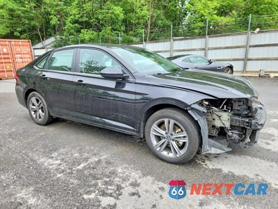 Czwarte zdjęcie samochodu z boku: 2024 VOLKSWAGEN JETTA VIN:3VWEM7BU4RM082647 - miniatura