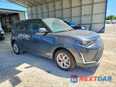 Czwarte zdjęcie samochodu z boku: 2023 KIA SOUL LX VIN:KNDJ23AU5P7882253 - miniatura