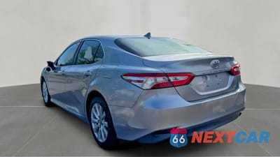 Trzecie zdjęcie samochodu z tyłu: 2019 TOYOTA CAMRY LE VIN:4T1B11HK0KU196501 - miniatura