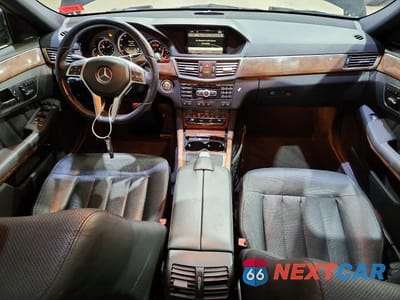 Zdjęcie 8 z 12 samochodu: 2012 MERCEDES-BENZ E 550 4MATIC VIN:WDDHF9BB6CA602913 - miniatura