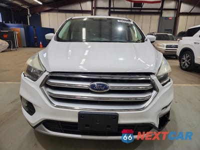 Piąte zdjęcie samochodu w środku: 2017 FORD ESCAPE SE VIN:1FMCU0GDXHUB03212 - miniatura