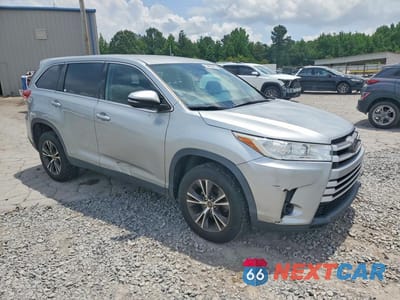 Czwarte zdjęcie samochodu z boku: 2019 TOYOTA HIGHLANDER LE VIN:5TDZZRFH1KS292790 - miniatura