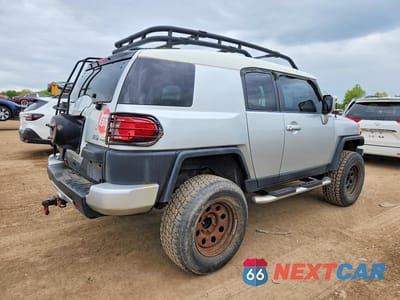 Trzecie zdjęcie samochodu z tyłu: 2008 TOYOTA FJ CRUISER BASE VIN:JTEBU11F88K052378 - miniatura