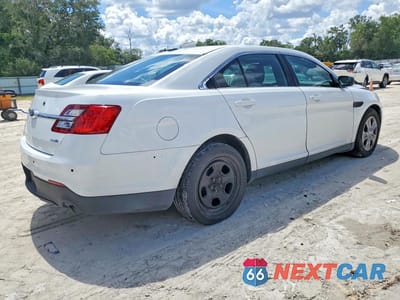 Trzecie zdjęcie samochodu z tyłu: 2019 FORD TAURUS POLICE INTERCEPTOR VIN:1FAHP2MK5KG102920 - miniatura