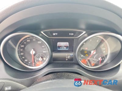 Zdjęcie 9 z 12 samochodu: 2018 MERCEDES-BENZ CLA 250 VIN:WDDSJ4EB4JN519666 - miniatura