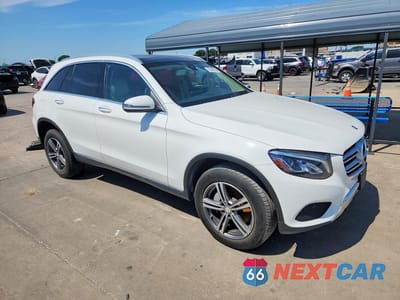 Czwarte zdjęcie samochodu z boku: 2017 MERCEDES-BENZ GLC 300 4MATIC VIN:WDC0G4KB7HF118860 - miniatura