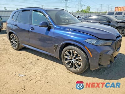 Czwarte zdjęcie samochodu z boku: 2025 BMW X5 XDRIVE50E VIN:5UX43EU06S9Y62832 - miniatura
