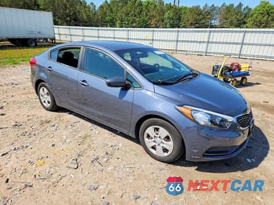 Czwarte zdjęcie samochodu z boku: 2016 KIA FORTE LX VIN:KNAFK4A65G5611487 - miniatura