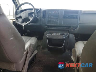 Zdjęcie 8 z 13 samochodu: 2006 GMC SAVANA G3500 VIN:1GTHG39U861244634 - miniatura