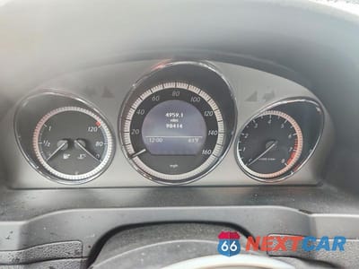 Zdjęcie 9 z 13 samochodu: 2009 MERCEDES-BENZ C 300 VIN:WDDGF54X69R078461 - miniatura