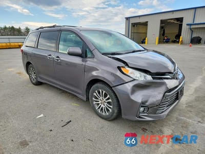 Czwarte zdjęcie samochodu z boku: 2019 TOYOTA SIENNA XLE 8-PASSENGER VIN:5TDYZ3DC3KS988776 - miniatura