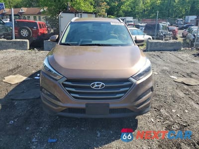 Piąte zdjęcie samochodu w środku: 2016 HYUNDAI TUCSON SE VIN:KM8J33A46GU186785 - miniatura