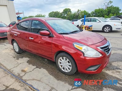 Czwarte zdjęcie samochodu z boku: 2019 NISSAN VERSA SV VIN:3N1CN7AP7KL839512 - miniatura