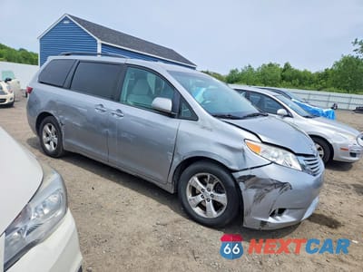 Czwarte zdjęcie samochodu z boku: 2017 TOYOTA SIENNA LE VIN:5TDKZ3DC7HS875654 - miniatura