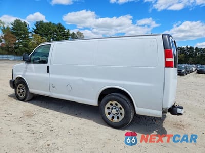 Drugie zdjęcie samochodu z przodu: 2010 CHEVROLET EXPRESS G1500 VIN:1GCUGADX3A1163862 - miniatura
