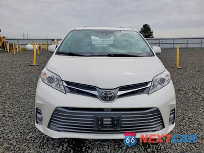 Piąte zdjęcie samochodu w środku: 2019 TOYOTA SIENNA XLE 7-PASSENGER VIN:5TDDZ3DC9KS216040 - miniatura