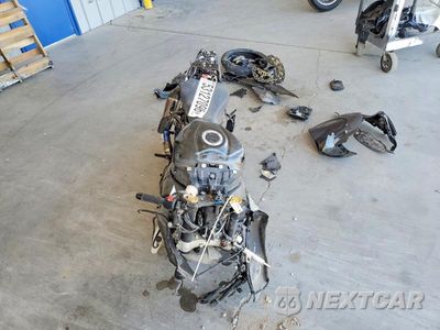 Piąte zdjęcie samochodu w środku: 2021 SUZUKI GSX-R1000 VIN:JS1DM11FXM7100015 - miniatura