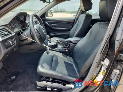 Zdjęcie 7 z 12 samochodu: 2018 BMW 320 I VIN:WBA8E1G59JNU90189 - miniatura
