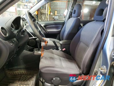 Zdjęcie 7 z 13 samochodu: 2005 TOYOTA RAV4 BASE VIN:JTEHD20V750043641 - miniatura