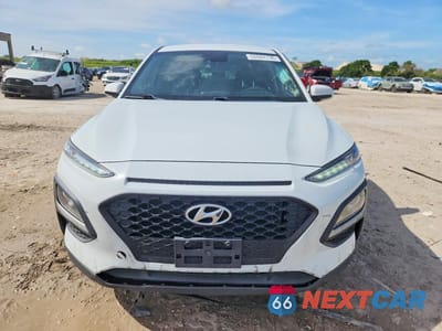 Piąte zdjęcie samochodu w środku: 2019 HYUNDAI KONA SE VIN:KM8K12AA6KU235955 - miniatura