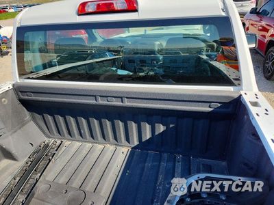 Zdjęcie 10 z 13 samochodu: 2023 GMC SIERRA K1500 VIN:3GTNUAED2PG178980 - miniatura