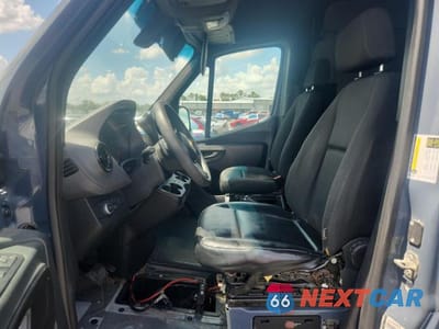 Zdjęcie 7 z 13 samochodu: 2019 MERCEDES BENZ SPRINTER 2500 DELIVERY VAN VIN:WD4PF1CD3KT006478 - miniatura