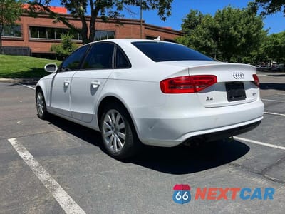 Trzecie zdjęcie samochodu z tyłu: 2013 AUDI A4 PREMIUM VIN:WAUAFAFL8DA196602 - miniatura