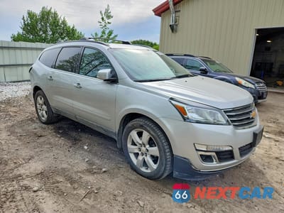Czwarte zdjęcie samochodu z boku: 2017 CHEVROLET TRAVERSE LT VIN:1GNKVGKD0HJ185943 - miniatura