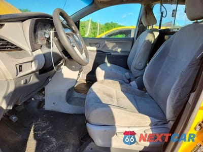 Zdjęcie 7 z 13 samochodu: 2016 TOYOTA SIENNA L 7-PASSENGER VIN:5TDZK3DC9GS756019 - miniatura