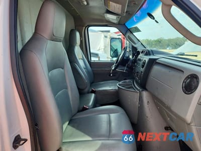 Zdjęcie 11 z 13 samochodu: 2013 FORD E450 BOX TRUCK VIN:1FDXE4FS0DDB16924 - miniatura